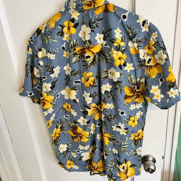 Tilly’s blue floral shirt-sleeve button-up - Picture 4 of 4